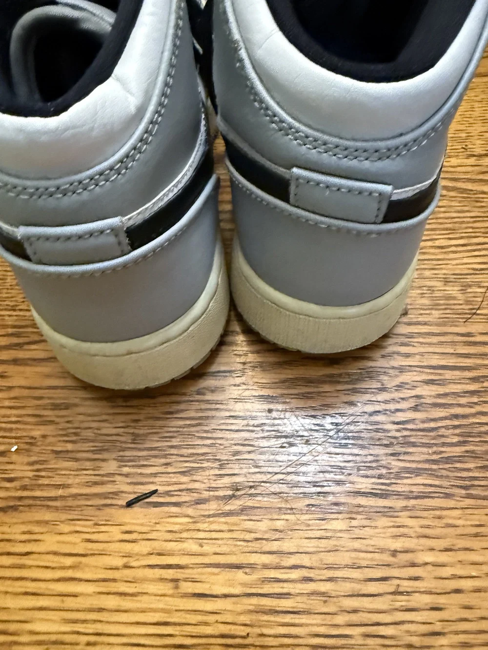 Air Jordan 1 Mid Shoes Youth Size 5Y Retro Basketball 554725-092